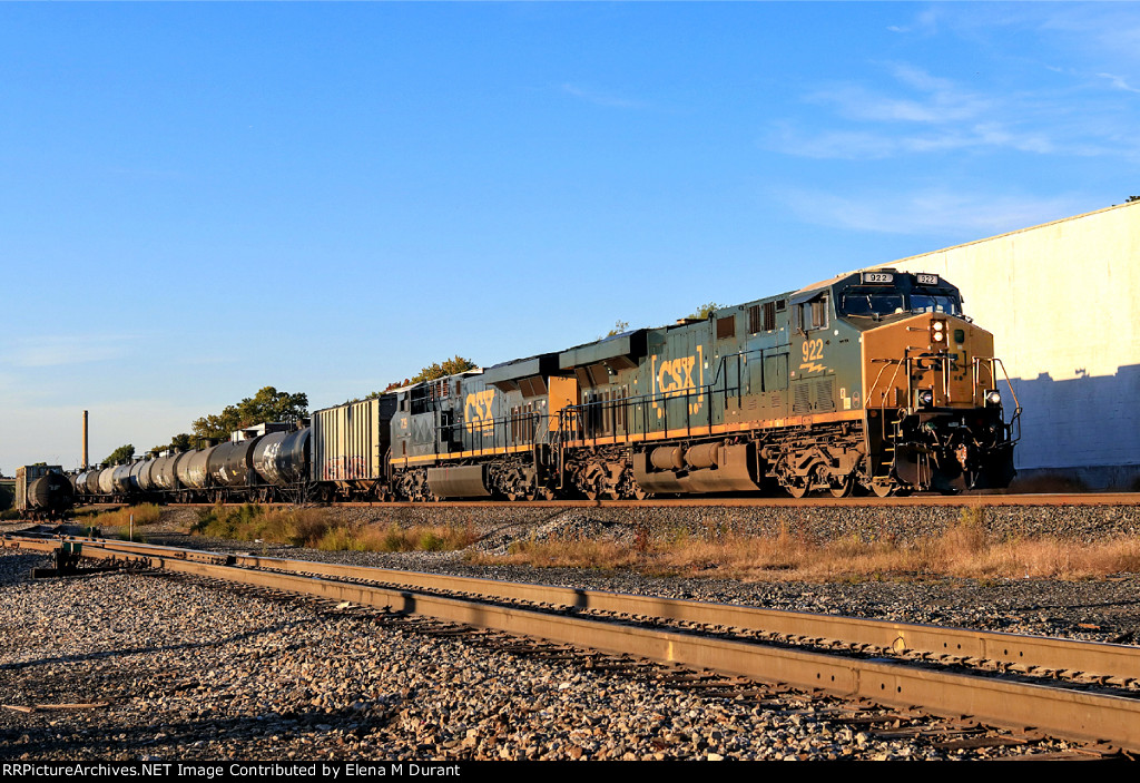 CSX 922 on B-725